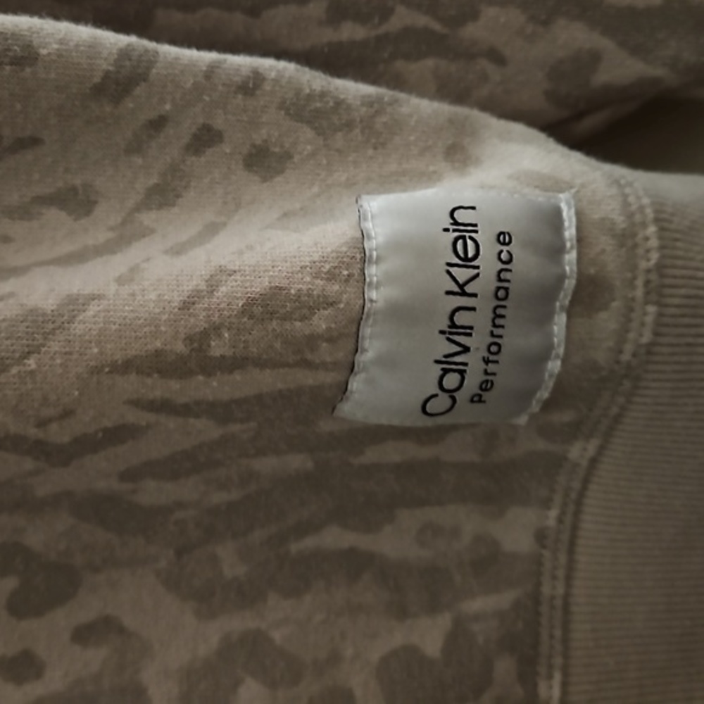 Large‎ Calvin Klein Performance Sweatshirt - Picture 3 of 4